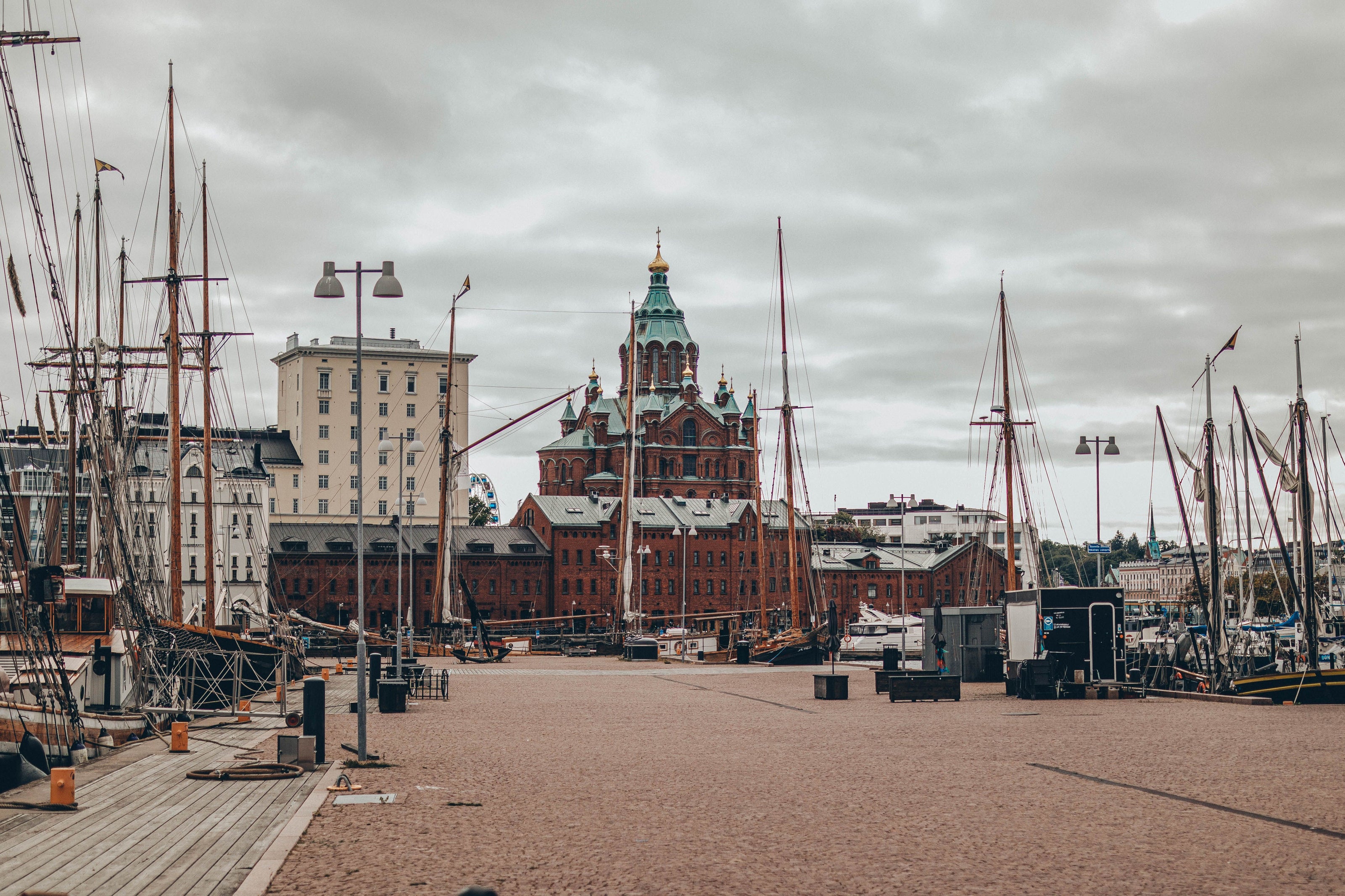 Blick in die Stadt von Helsinki vom Hafen aus